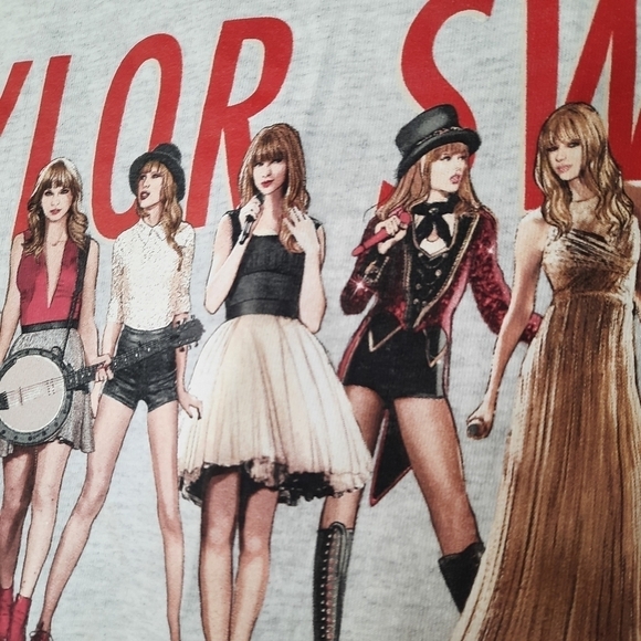 Taylor Swift Red Taylor's Version Era Sweatshirt Tee N - Picture 8 of 8
